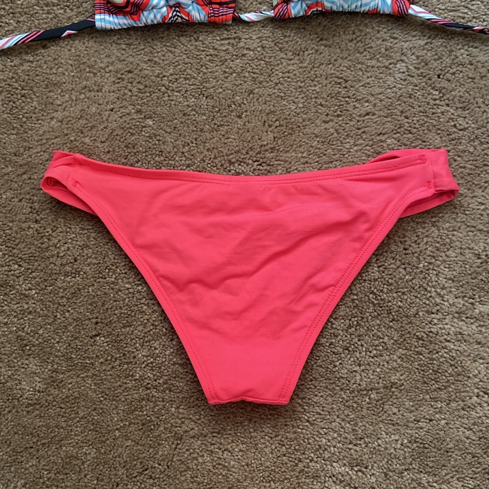 Bikini - Picture 5 of 5